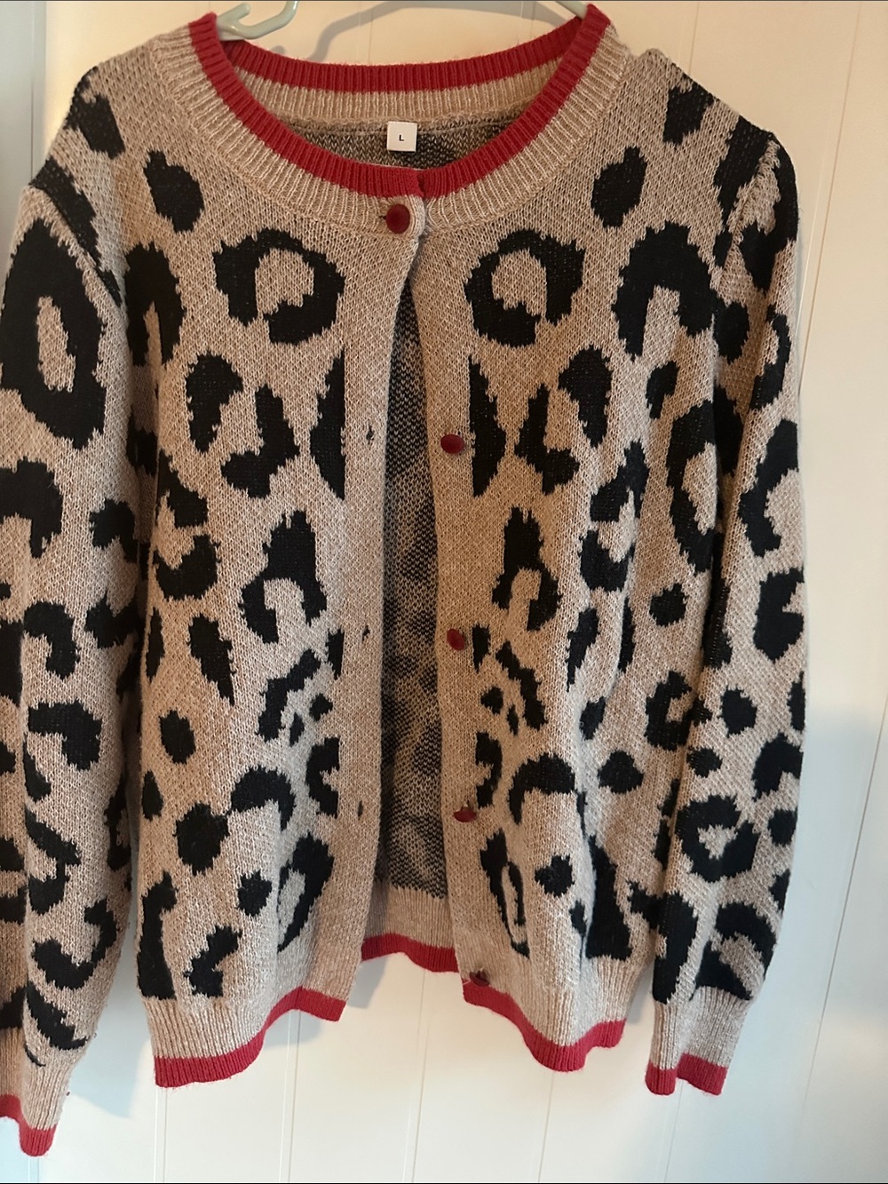 Chic Boutiqu e802 Leopard-Print Cardigan in Beige, Black and Red
